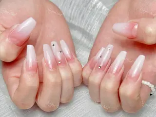 ネイル 🦋 Queenieのネイルデザイン