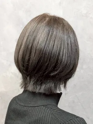 ミディアム カラー 佐藤 璃咲のヘアスタイル