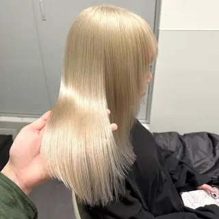 セミロング カラー 💫艶ハイトーン×髪 質改善💫リュウトのヘアスタイル