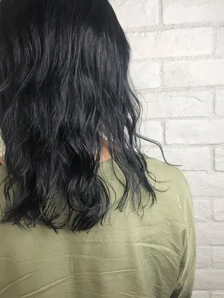ミディアム カラー 飯塚 七海のヘアスタイル