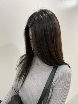 ロング カラー akane .のヘアスタイル