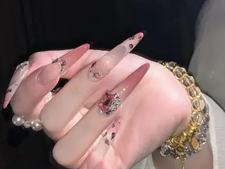 ネイル Queenie 🦋のネイルデザイン