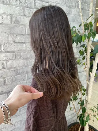 セミロング カラー Oopsレイヤー 加藤澄都のヘアスタイル