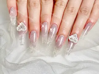 ネイル 🦋 Queenieのネイルデザイン