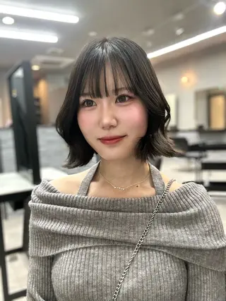 ショート ヘアアレンジ moe🎀 透明感カラーのヘアスタイル