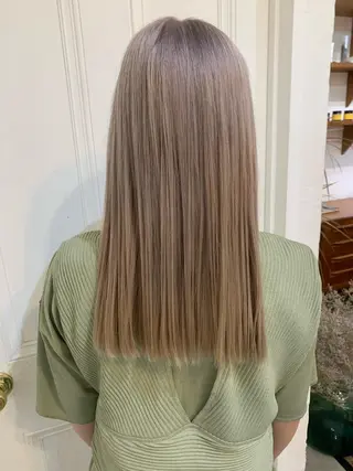 ロング カラー wakana/ 柔らかベージュカラーのヘアスタイル