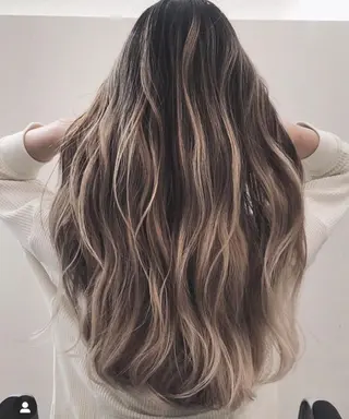 ロング カラー 佐伯 りょうのヘアスタイル