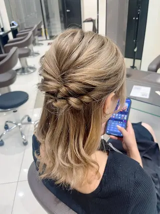 ミディアム ヘアアレンジ 髪質改善カラー /レイヤーカットのヘアスタイル