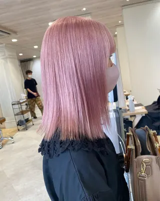 セミロング カラー ブロンド/ミックス カラー三毛猫Kaiのヘアスタイル