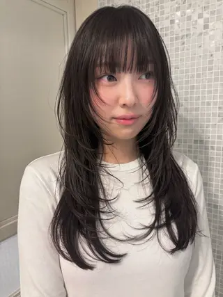 セミロング 栄/レイヤーカット/ ベージュカラー/モモのヘアスタイル