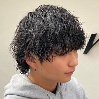 カラー パーマ メンズ 角田 凌のヘアスタイル