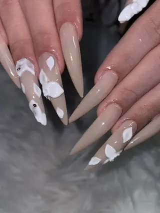 ネイル さゆり￤推しキャラ ￤ロングネイル🩷のネイルデザイン