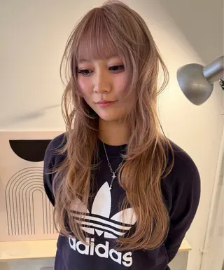 ロング カラー MIU/ルーツカラー 顔まわりレイヤーのヘアスタイル