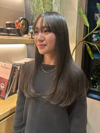カラー 前田 唯のヘアスタイル