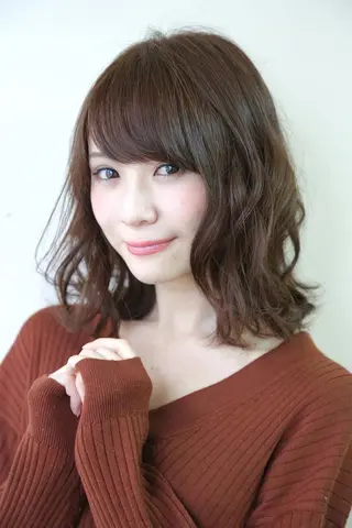 ミディアム 浅香 美加のヘアスタイル