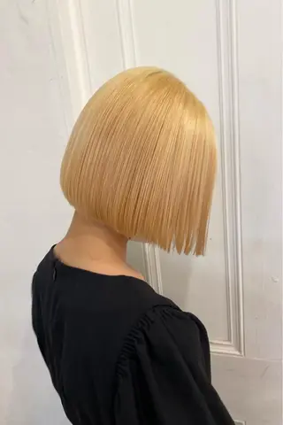 ショート カラー wakana/ 柔らかベージュカラーのヘアスタイル