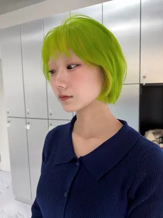 ショート カラー TATSUブリーチ/ ミルクティーベージュのヘアスタイル
