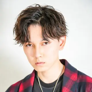 ミディアム カラー パーマ メンズ 🔥メンズ極🔥韓国 シャドウ/波巻き柿崎のヘアスタイル