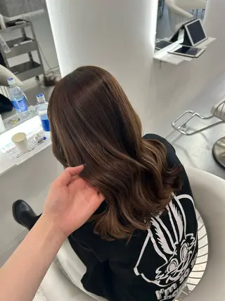 ミディアム カラー あやめ🪽 オリーブ/ハイトーンのヘアスタイル