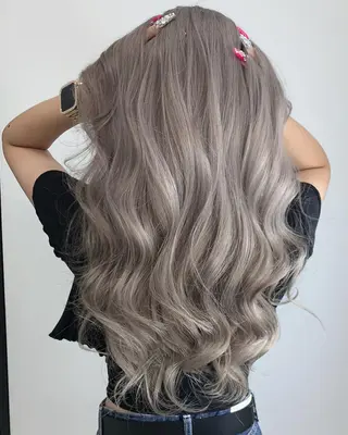 カラー BLEACHi /noeのヘアスタイル