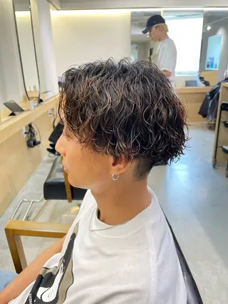 ショート パーマ メンズ マエダ リョウのヘアスタイル