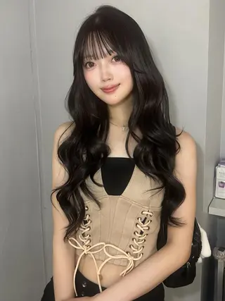 ロング カラー 𝑴𝑶𝑲𝑨渋谷 トレンド韓国ヘア🩷のヘアスタイル
