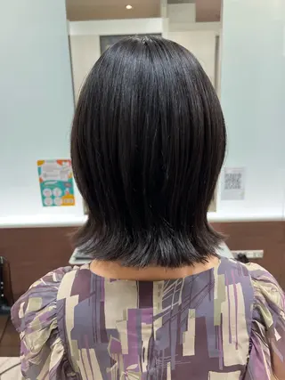 セミロング moe   美髪矯正 ツヤツヤストレートのヘアスタイル