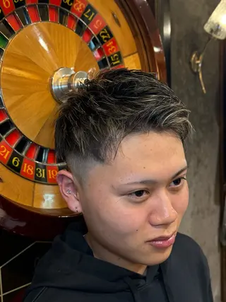 ミディアム カラー 京都フェードカット 田嶋勇祐のヘアスタイル
