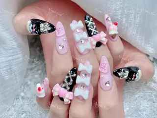 ネイル 🦋 Queenieのネイルデザイン