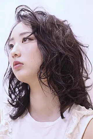 セミロング カラー パーマ ハイトーン/ブリーチ 山崎 悠次のヘアスタイル