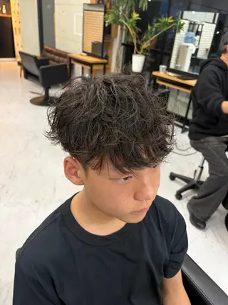 パーマ メンズ ブリーチ有無Wカラー メンズパーマ大成のヘアスタイル