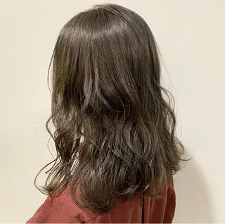 カラー 山口 莉奈のヘアスタイル
