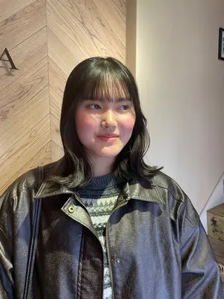 ミディアム 🍀FERIAあべの あらいことみ🍀のヘアスタイル