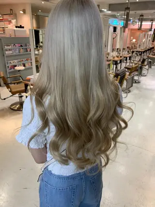 ロング カラー LUXBE LUCEのヘアスタイル
