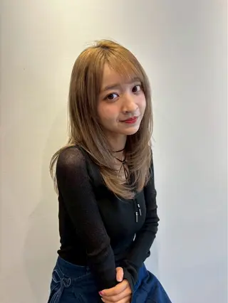 ミディアム KAREN(ému) 伏見/カットモデルのヘアスタイル