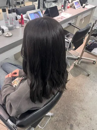 ミディアム カラー koikiナチュラル オリーブカラー🦙のヘアスタイル