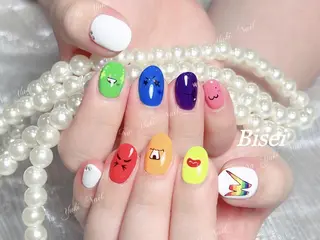 ネイル 🦋 Queenieのネイルデザイン