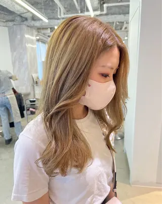 ロング カラー 艶ハイトーン🔆 ️️️安座間 希のヘアスタイル