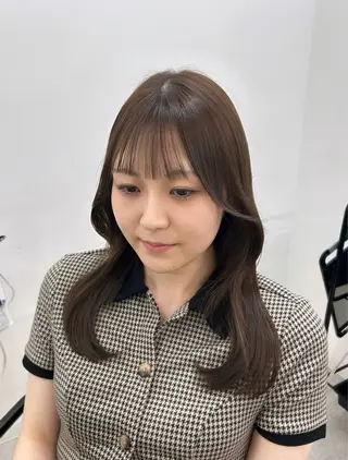 ミディアム カラー ヘアアレンジ 李奈🌼レイヤー/ 透明感ブリーチカラーのヘアスタイル