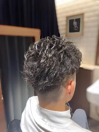 ショート パーマ メンズ 岡崎 隆晟のヘアスタイル