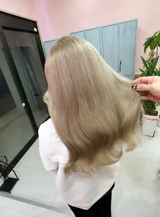 セミロング カラー 町田ブリーチ特化 MANATOのヘアスタイル