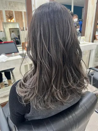 ミディアム カラー 鷺谷 玲奈のヘアスタイル