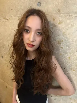 ロング 高橋 朝露のヘアスタイル