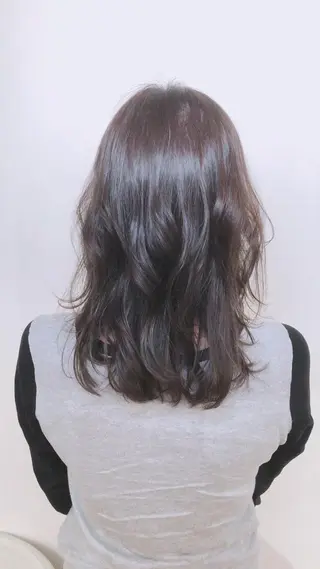 ミディアム カラー 杉野 凜のヘアスタイル