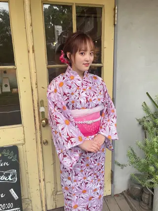 セミロング ヘアアレンジ KURIA/ブリ ーチ/ダブルカラーのヘアスタイル
