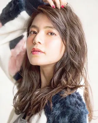 ミディアム カラー パーマ 中原 梨沙のヘアスタイル