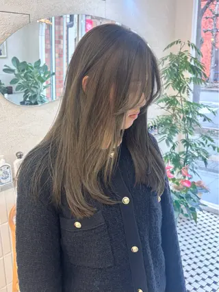 セミロング カラー 🧸柔らかベージュ/ 顔周りレイヤー/ミクのヘアスタイル
