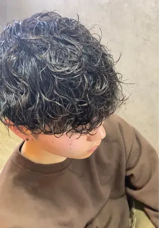 ショート パーマ メンズ 神谷 凪のヘアスタイル