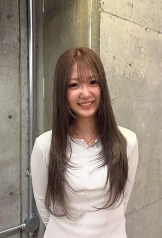 カラー sara ブリーチカラーのヘアスタイル