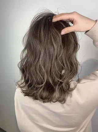 ミディアム ＿WHITE鳳店 アンダーバーホワイトのヘアスタイル